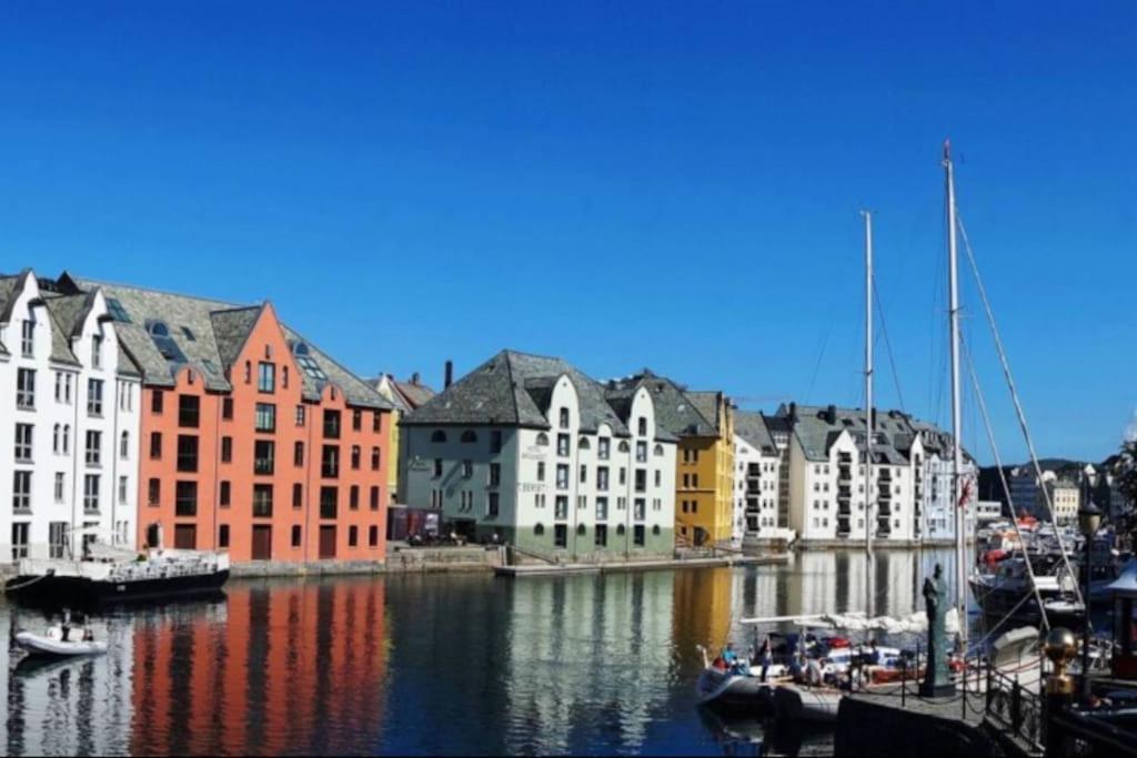 Free Parking Space, 2 Bed Room, Short Walk To Brosundet Ålesund Zewnętrze zdjęcie