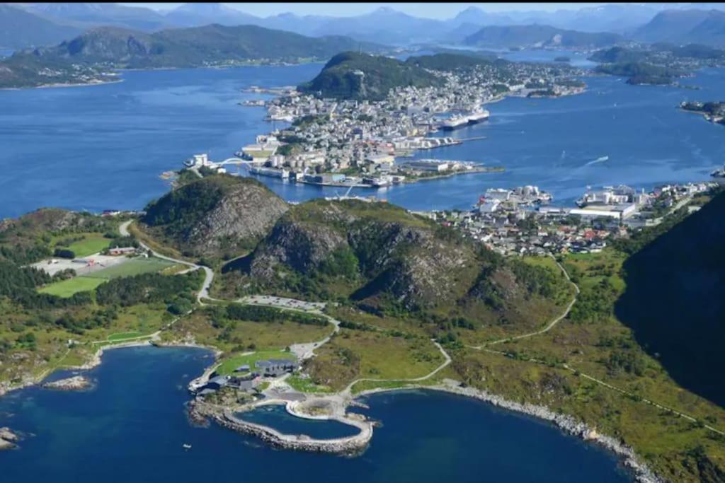Free Parking Space, 2 Bed Room, Short Walk To Brosundet Ålesund Zewnętrze zdjęcie